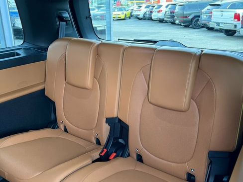 Used 2025 Volkswagen ID. Buzz Pro S RWD image 17