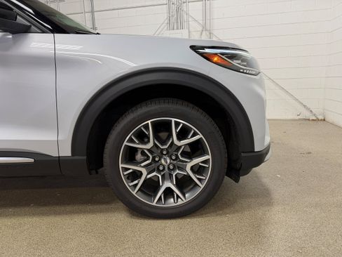 Used 2025 Ford Explorer Platinum w/ Ultimate Package AWD/4WD image 40