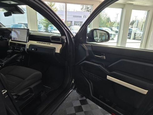 Used 2024 Toyota Tacoma TRD Off-Road image 39