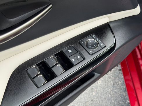 Used 2025 Lexus ES 350 Ultra Luxury image 13