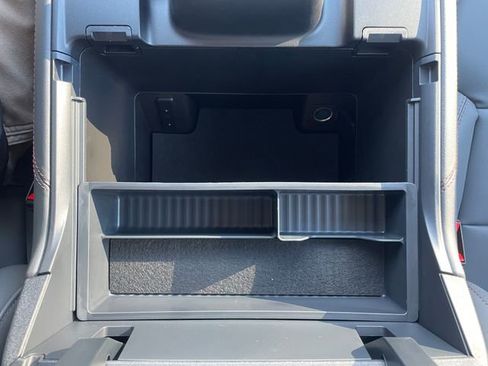 New 2025 Ford Expedition Active image 39