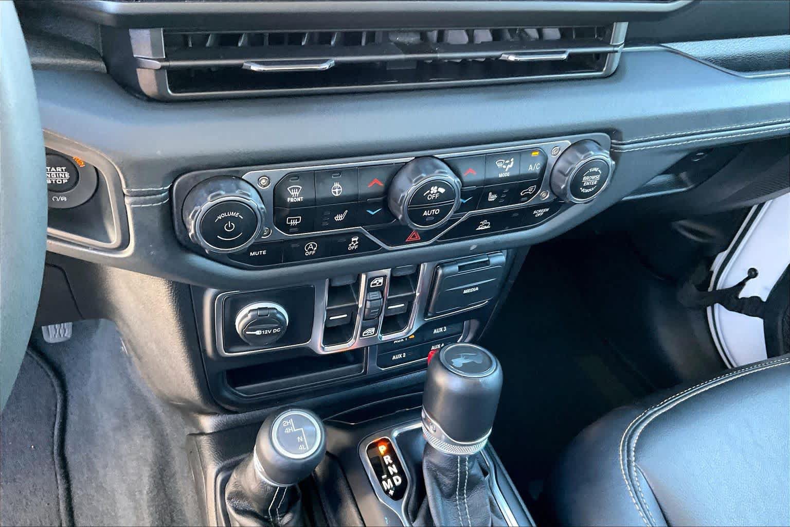 Used 2024 Jeep Wrangler Unlimited Sahara AWD/4WD image 33
