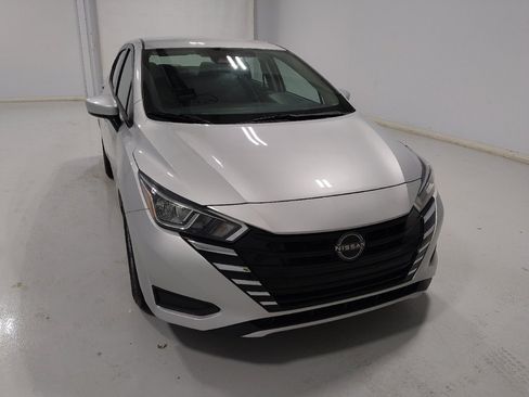 Used 2023 Nissan Versa SV FWD image 14