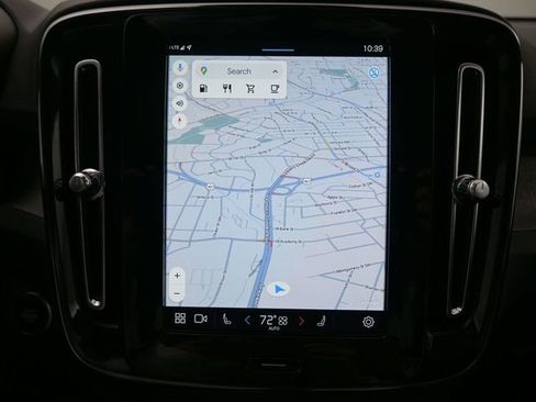 Used 2024 Volvo XC40 B5 Plus image 13