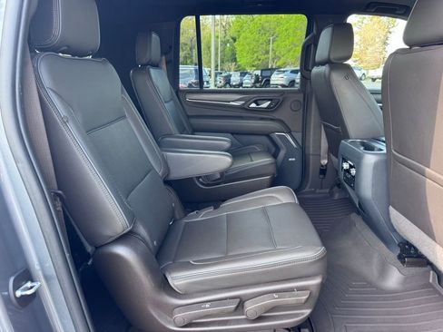 Used 2022 GMC Yukon XL Denali w/ Denali Premium Package image 32