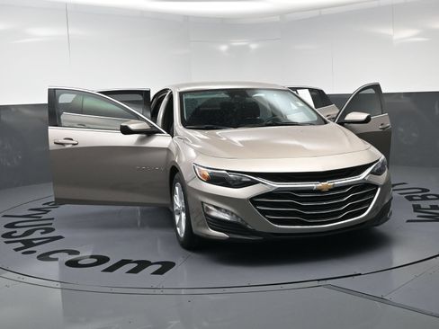 Used 2024 Chevrolet Malibu LT FWD image 23