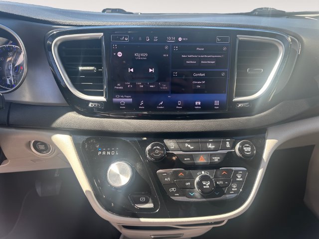 Used 2022 Chrysler Pacifica Touring-L FWD image 11