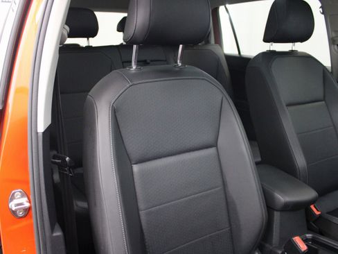 Used 2019 Volkswagen Tiguan SE image 32