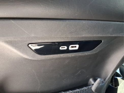 Used 2025 Chrysler Pacifica Limited FWD image 7