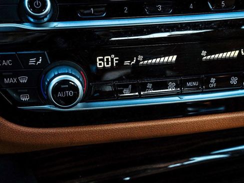 Used 2019 BMW 530e xDrive w/ Convenience Package image 20