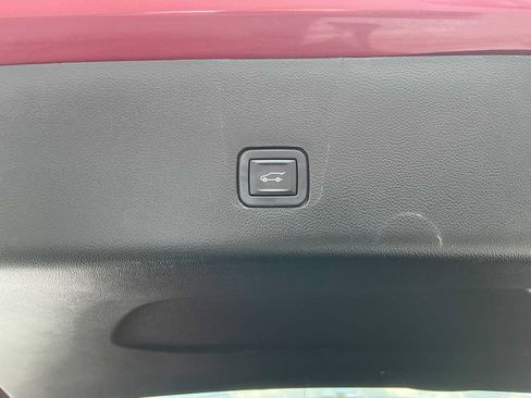 Used 2020 Chevrolet Traverse LT FWD image 32