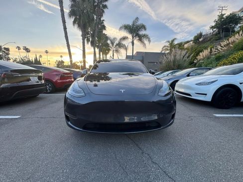 Used 2024 Tesla Model Y Long Range AWD/4WD image 2