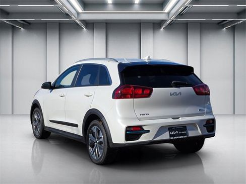 Certified 2022 Kia Niro EX image 6