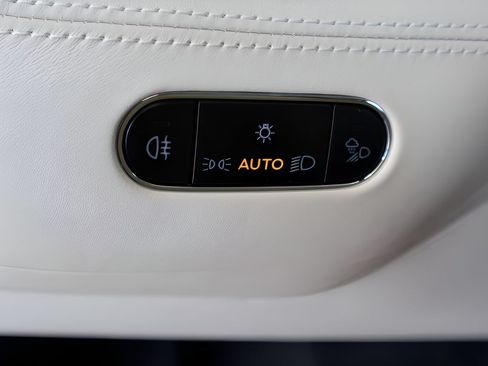 Used 2024 Bentley Bentayga AWD/4WD image 22