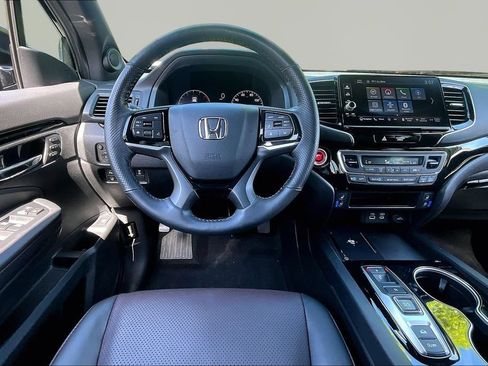 Used 2025 Honda Ridgeline Black Edition image 9