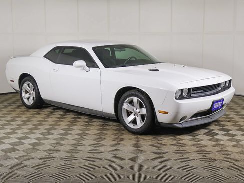 Used 2012 Dodge Challenger SXT RWD image 32