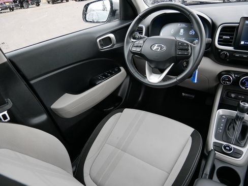 Certified 2023 Hyundai Venue SEL FWD image 9