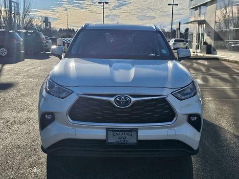 Used 2020 Toyota Highlander XLE image 2