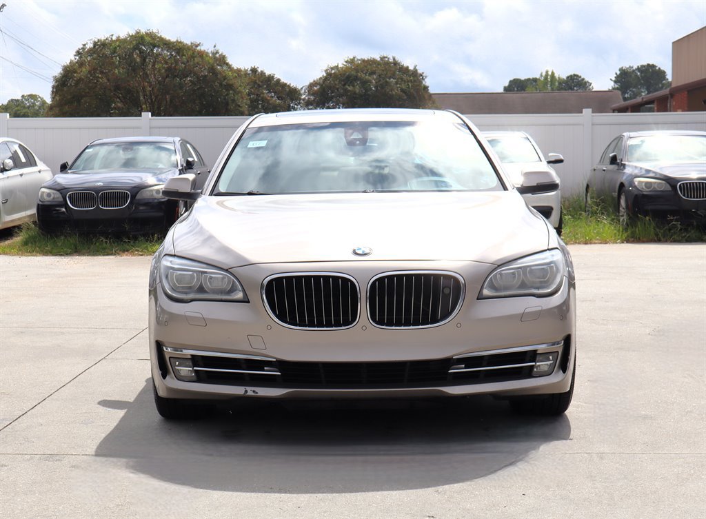 Used 2013 BMW 750i RWD image 2