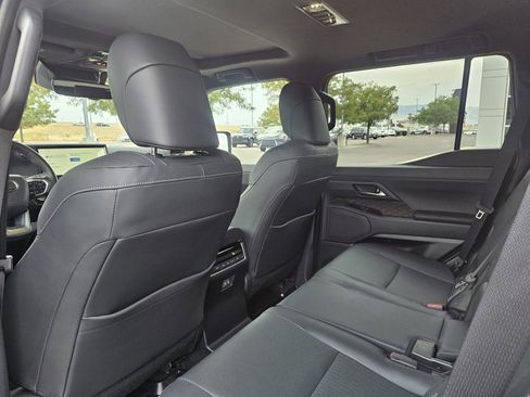 Used 2026 Lexus GX 550 w/ Accessory Package (2T) AWD/4WD image 16