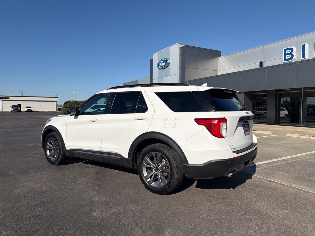 Used 2022 Ford Explorer XLT w/ Equipment Group 202A RWD image 3