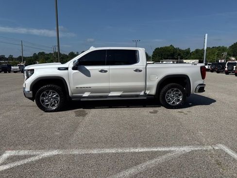 Used 2022 GMC Sierra 1500 SLT w/ SLT Premium Plus Package AWD/4WD image 4