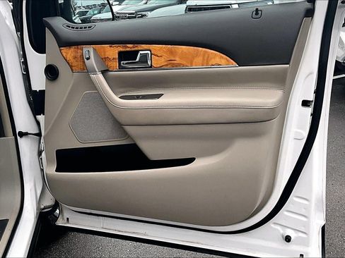 Used 2013 Lincoln MKX AWD 4DR SUV image 24