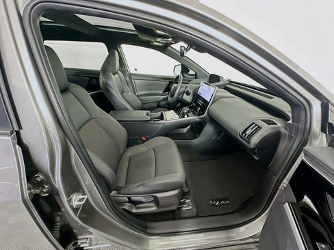 Used 2023 Toyota bZ4X XLE w/ Weather Package FWD image 31