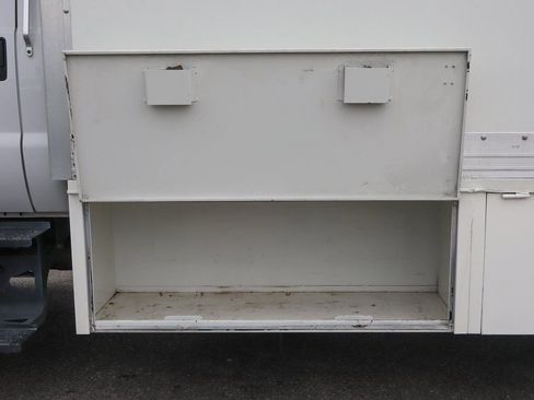 Used 2016 Ford F650 2WD Crew Cab Super Duty image 6