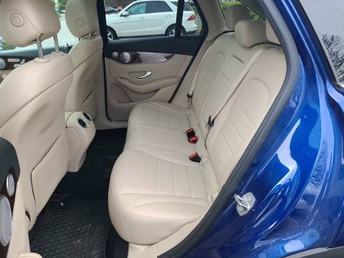 Used 2019 Mercedes-Benz GLC 300 4MATIC image 5