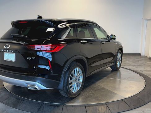 New 2025 INFINITI QX50 Luxe image 8