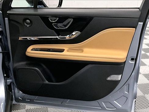 Used 2022 Lincoln Corsair Reserve w/ Luxury Package image 19