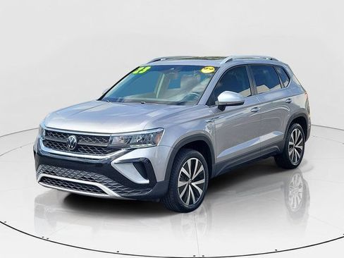 Certified 2023 Volkswagen Taos SE FWD image 28