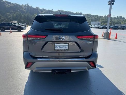 Used 2023 Toyota Highlander Platinum AWD/4WD image 4