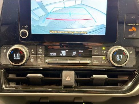 Certified 2024 Toyota Highlander XLE AWD/4WD image 12