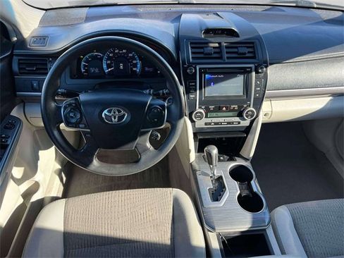 Used 2013 Toyota Camry LE image 16