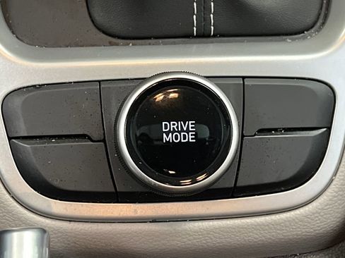 Used 2025 Hyundai Venue SEL image 43