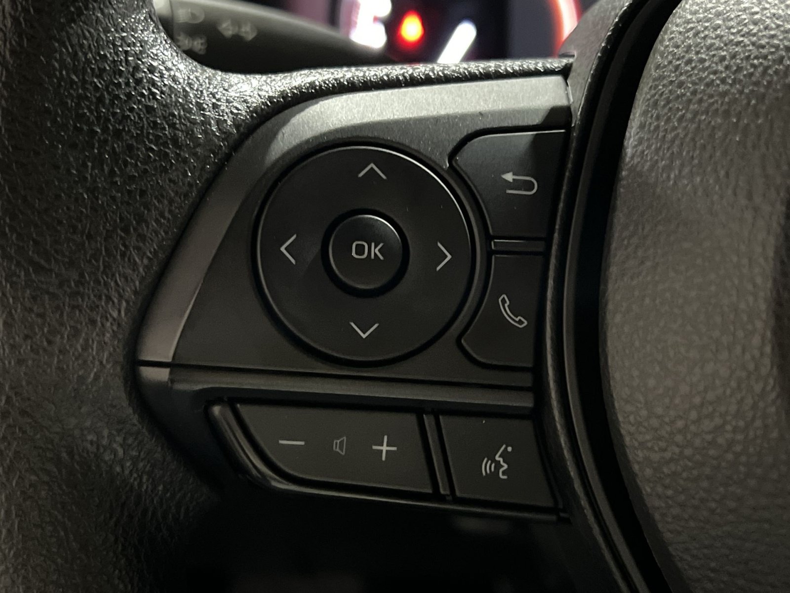 Used 2025 Toyota RAV4 XLE AWD/4WD image 22