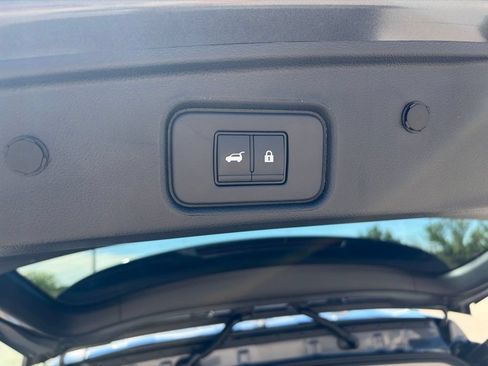 Used 2025 Nissan Pathfinder SL w/ Lighting Package (N92) AWD/4WD image 34