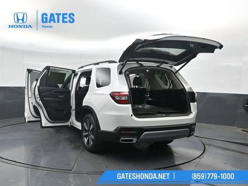 Certified 2025 Honda Pilot Touring image 50