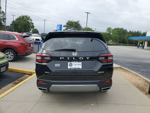 New 2026 Honda Pilot Touring image 5