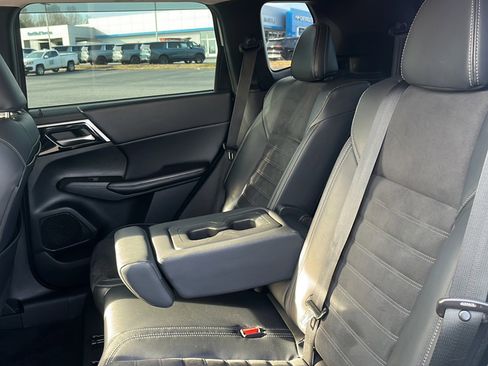 Used 2022 Mitsubishi Outlander SE image 13