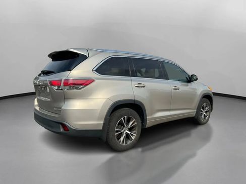 Used 2016 Toyota Highlander XLE AWD/4WD image 9