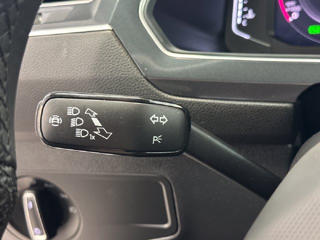 Used 2024 Volkswagen Tiguan SEL R-Line AWD/4WD image 38