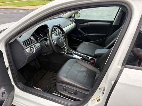 Used 2019 Volkswagen Passat 2.0T Wolfsburg FWD image 13