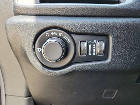 New 2027 Chrysler Pacifica Select FWD image 18