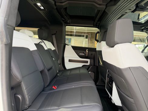 Used 2025 GMC Hummer EV 2X w/ LPO, Cargo Utility Package image 22