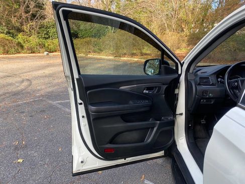 Used 2017 Honda Ridgeline RTL image 11