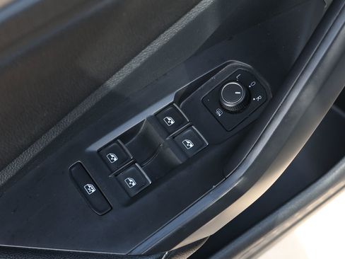 Used 2024 Volkswagen Jetta SE FWD image 27