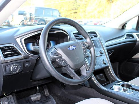 Used 2018 Ford Fusion S image 15